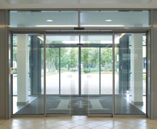 درب اتوماتیک کشویی شیشه ای