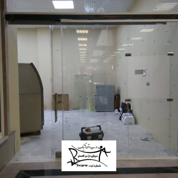 در شیشه‌ای کشویی