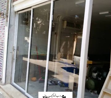 اجرای درب شیشه ای مغازه