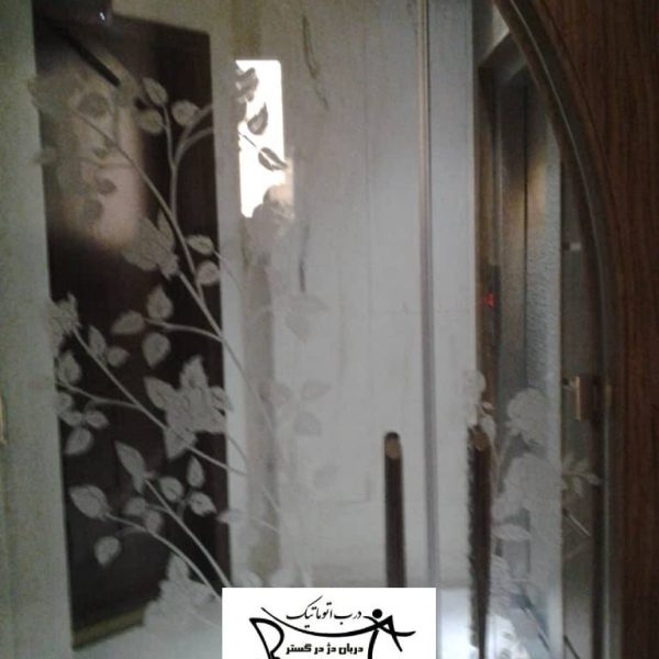 نصب در شیشه ای