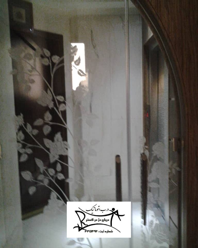 نصب در شیشه ای