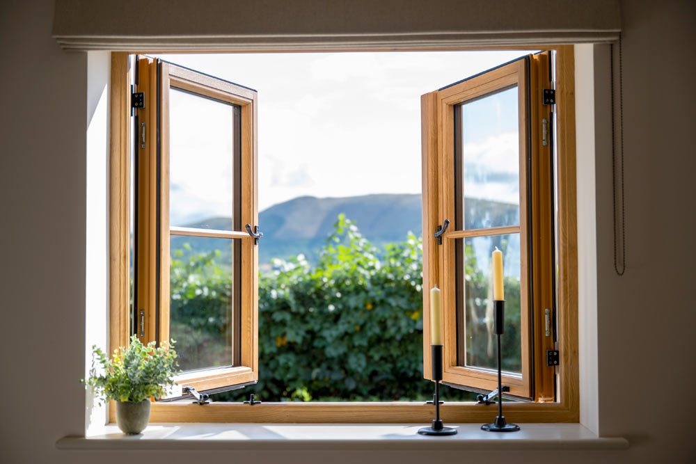 پنجره دوجداره لمینت طرح چوب UPVC